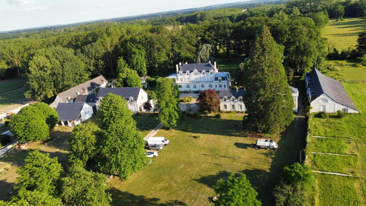 Emplacement Bucolique De Camping Dans Le Parc Du Chateau - Attention Tente Et Materiels Non Fournis Et Sans Possibilite De Faire Courir Une Rallonge Pour Se Raccorder A L'Electricite Brain-sur-Allonnes Eksteriør bilde